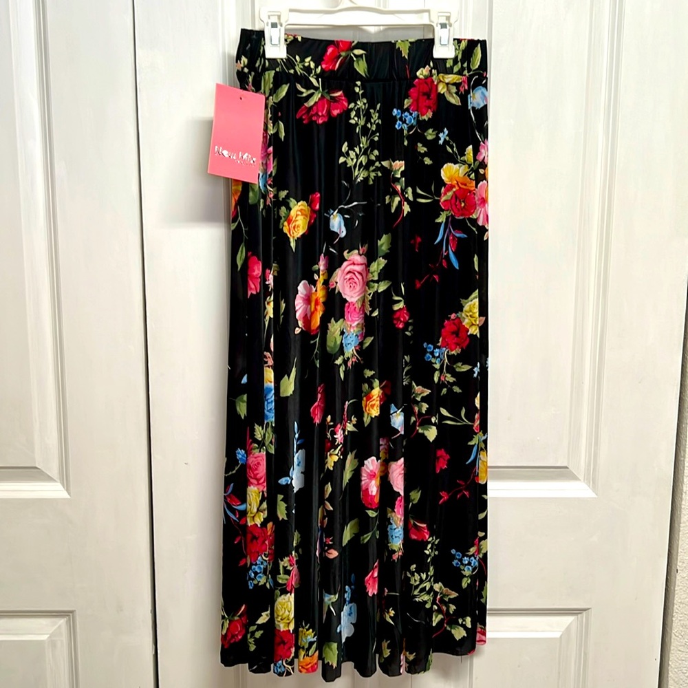 New Mix Black Multi color Floral Print Pull On Midi Flare Skirt Size S M NWT